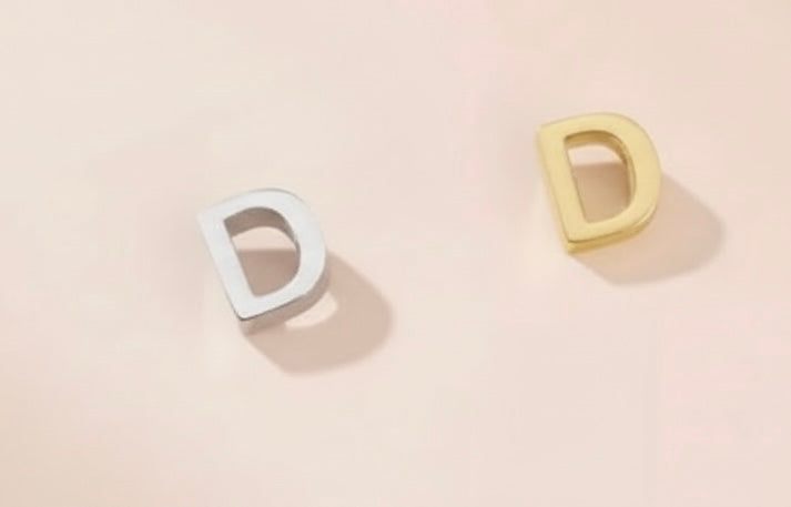 Adjustable string bracelet with letters