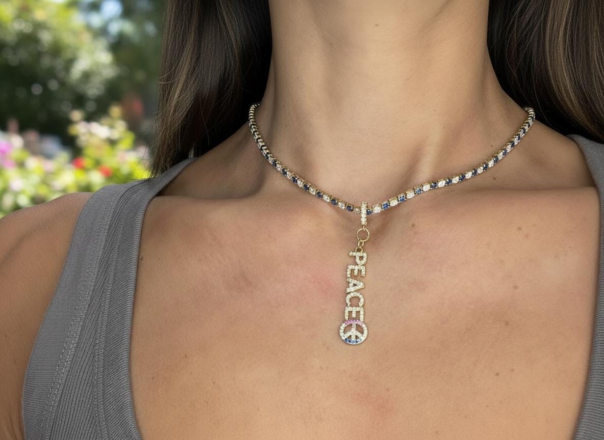 Sparkling pendant necklace